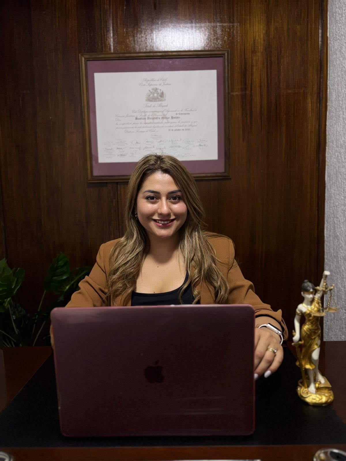 abogada de derecho de familiar leslie